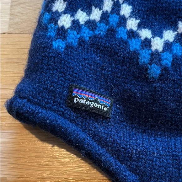 Patagonia unisex Navy and White Pom Pom winter hat - Picture 2 of 6